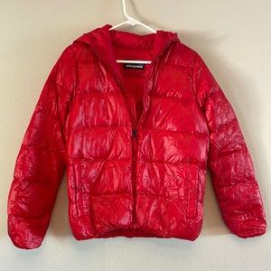Patagonia Raven Rocks Puffer Hoody Womens size S NWOT bright red